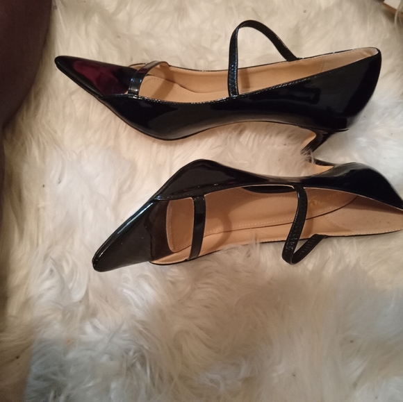 Shoe - Picture 2 of 4